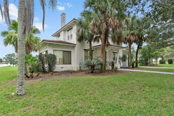 $575,000 | 211 South Central Avenue, Umatilla, FL 32784