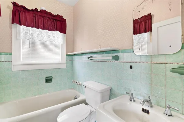 $575,000 | 211 South Central Avenue, Umatilla, FL 32784