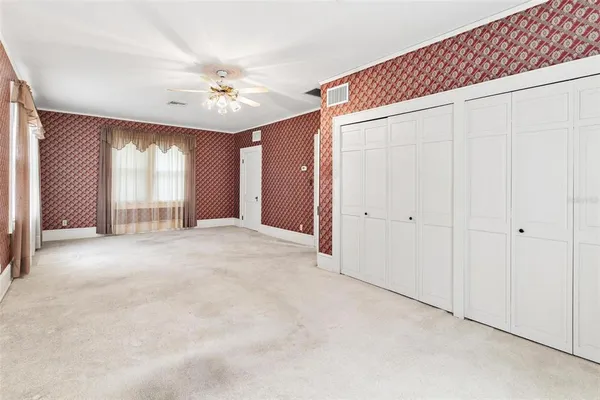 $575,000 | 211 South Central Avenue, Umatilla, FL 32784