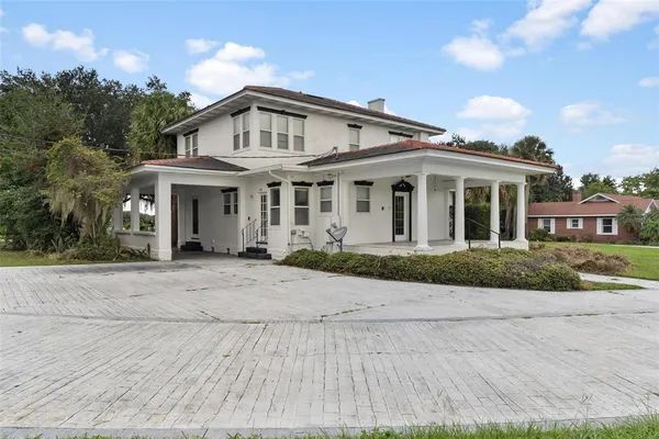 $575,000 | 211 South Central Avenue, Umatilla, FL 32784