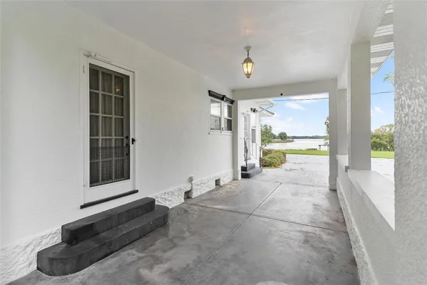 $575,000 | 211 South Central Avenue, Umatilla, FL 32784