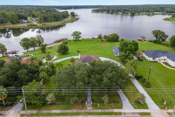 $575,000 | 211 South Central Avenue, Umatilla, FL 32784