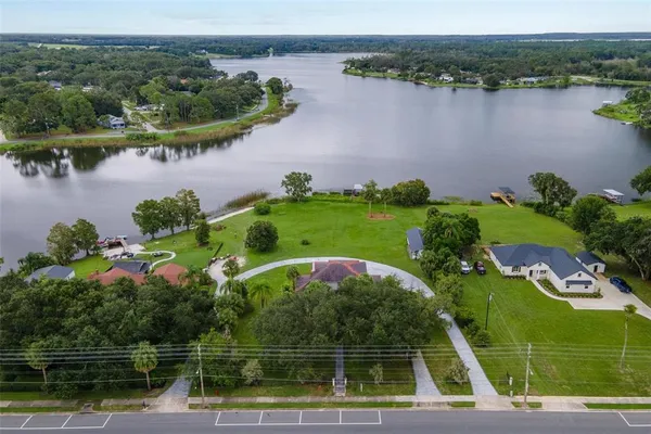 $575,000 | 211 South Central Avenue, Umatilla, FL 32784