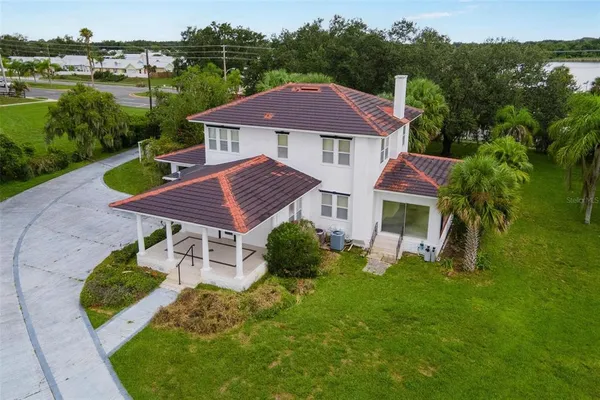 $575,000 | 211 South Central Avenue, Umatilla, FL 32784