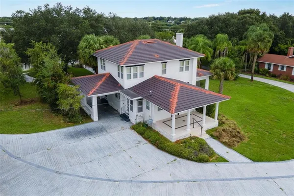 $575,000 | 211 South Central Avenue, Umatilla, FL 32784