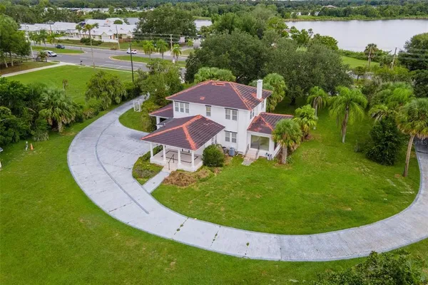 $575,000 | 211 South Central Avenue, Umatilla, FL 32784