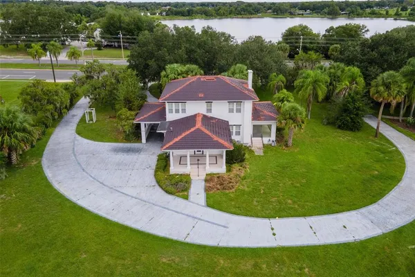 $575,000 | 211 South Central Avenue, Umatilla, FL 32784