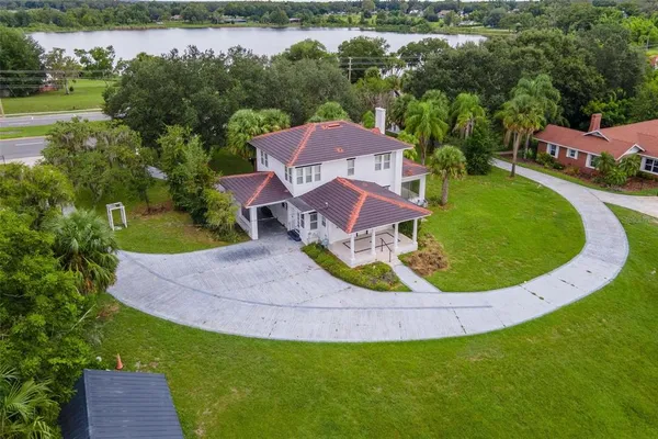 $575,000 | 211 South Central Avenue, Umatilla, FL 32784