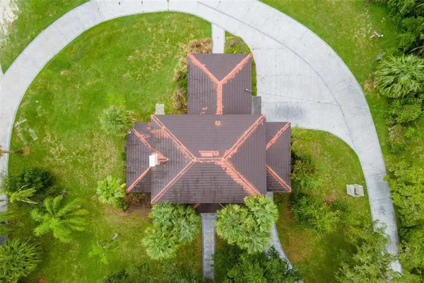 $575,000 | 211 South Central Avenue, Umatilla, FL 32784