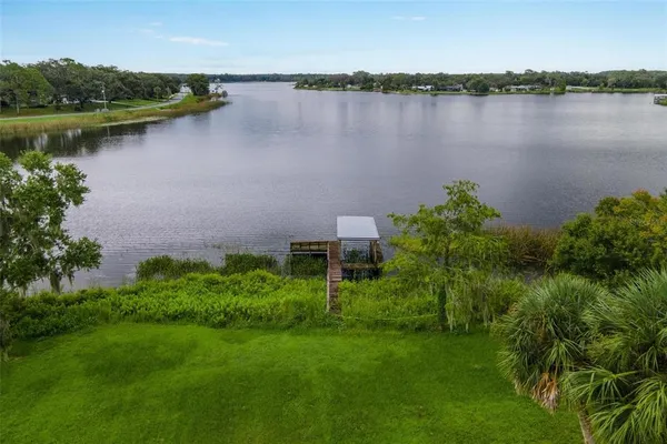 $575,000 | 211 South Central Avenue, Umatilla, FL 32784