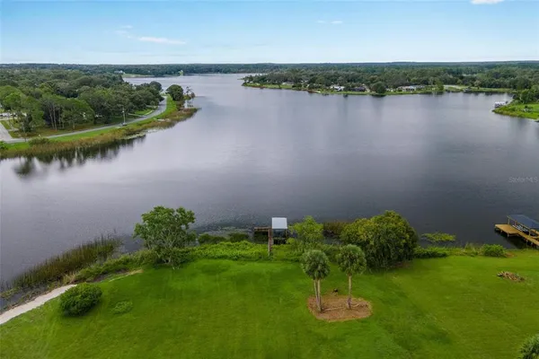 $575,000 | 211 South Central Avenue, Umatilla, FL 32784