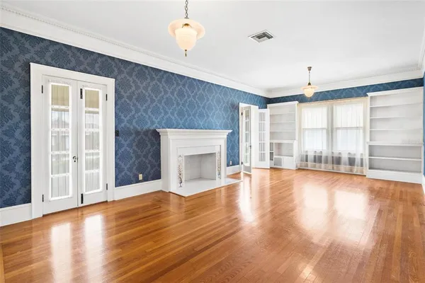 $575,000 | 211 South Central Avenue, Umatilla, FL 32784