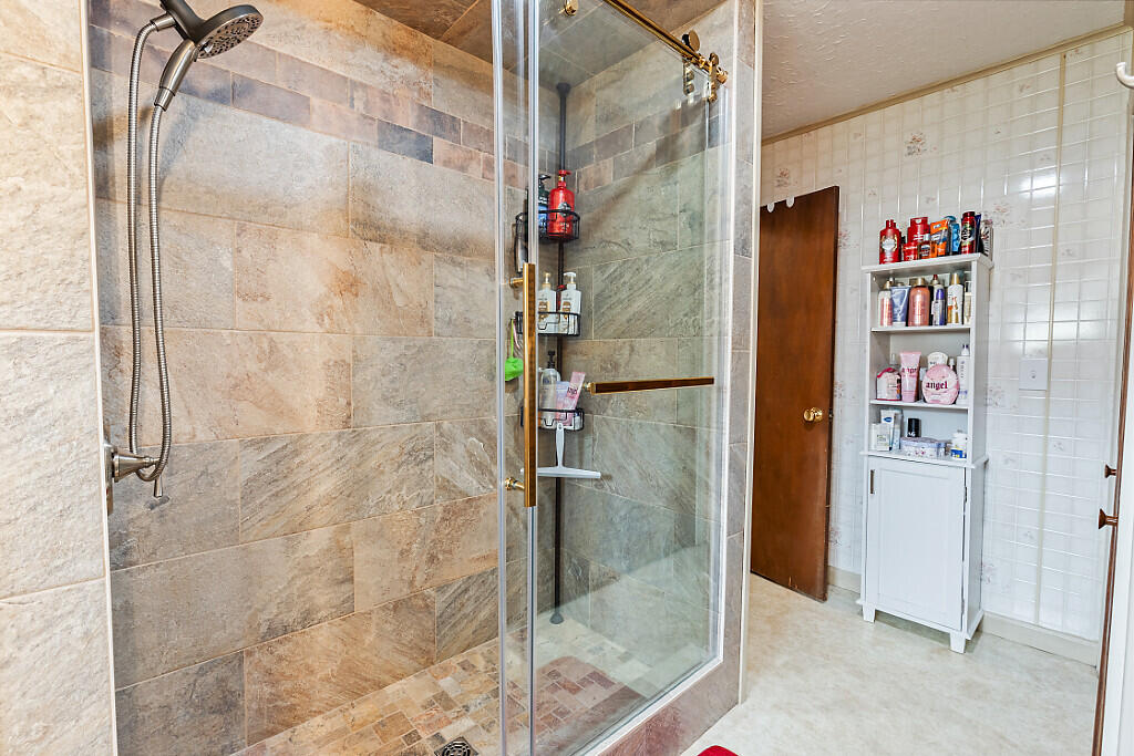 1675 Western Ridge Road Palermo, ME 04354 - Photo 23 of 43 23 New Tile shower