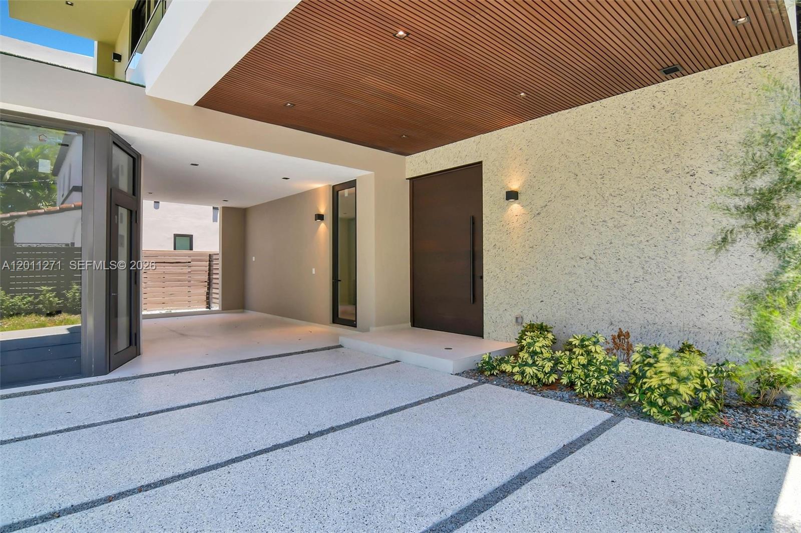 125 Southwest 29th Road Miami, FL 33129 - Photo 16 of 69