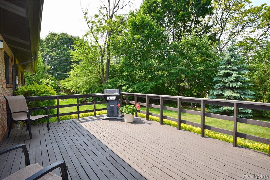 2268 Devonshire Road Bloomfield Hills, MI 48302 - Photo 29 of 38