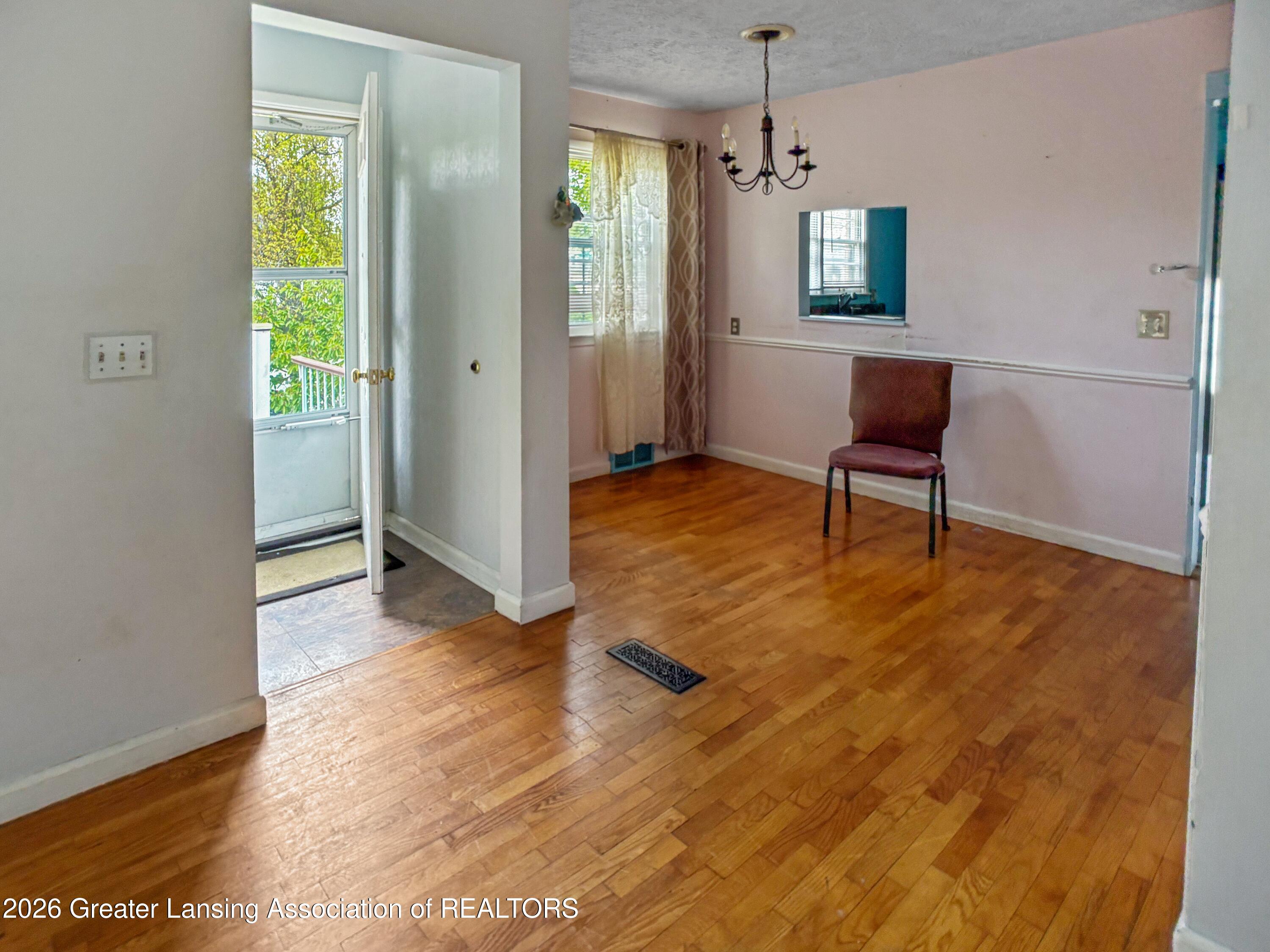 2801 Chatham Road Lansing, MI 48910 - Photo 10 of 50 IMG_5647