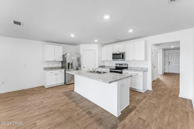 $2,400 | 4809 Loblolly Way, Panama City, FL 32404