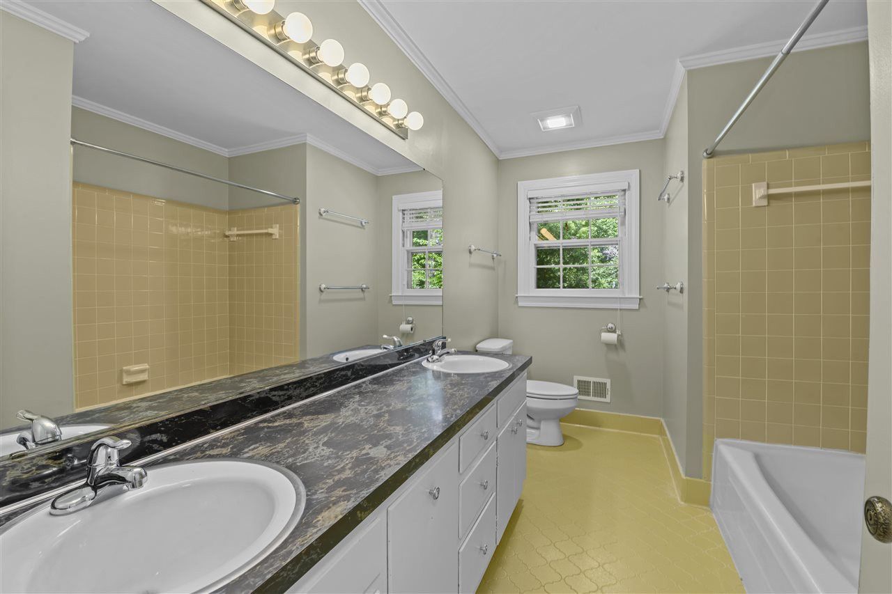1020 Deboy Street Raleigh, NC 27606 - Photo 15 of 29 Hall Bath