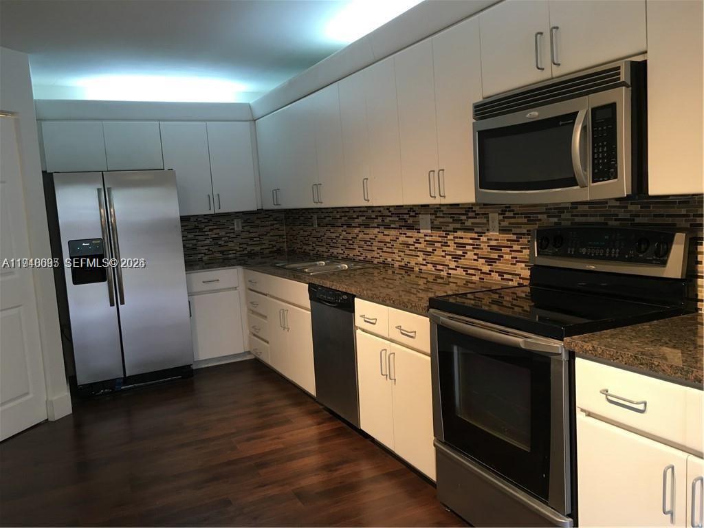 561 Racquet Club Road, Unit 21 Weston, FL 33326 - Photo 7 of 11