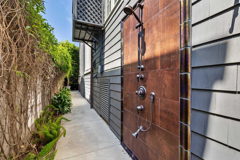 236 24th Street Del Mar, CA 92014 - Photo 35 of 44 a backyard of a house with lots of green space