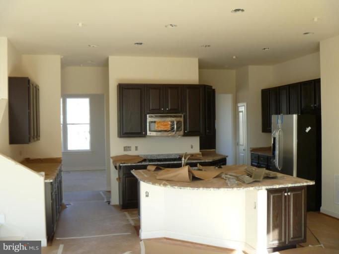 9811 Garden Ranges Laurel, MD 20723 - Photo 8 of 11 Kitchen