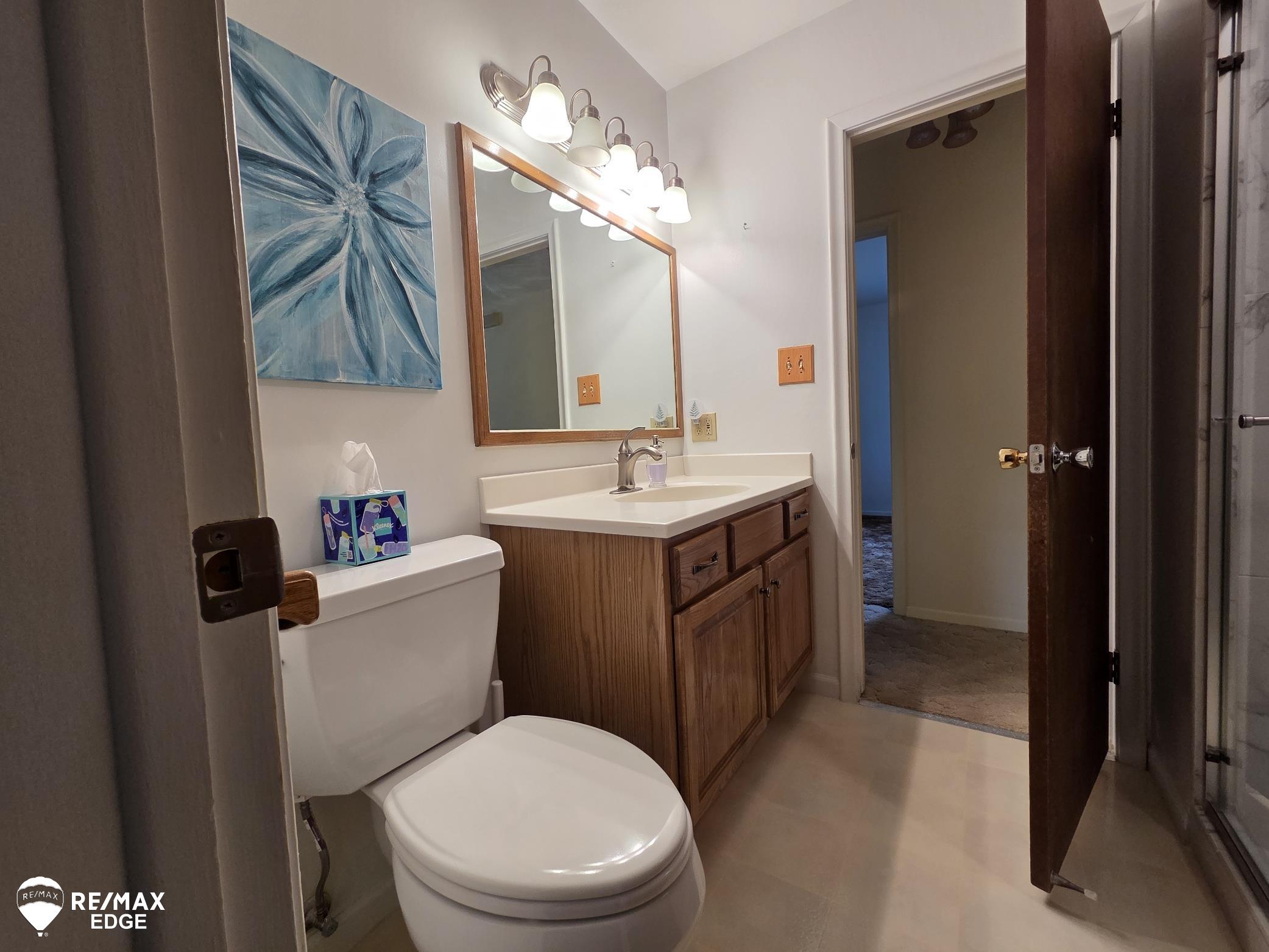 14020 North Road Fenton, MI 48430 - Photo 17 of 52 Main Bathroom from Walk i