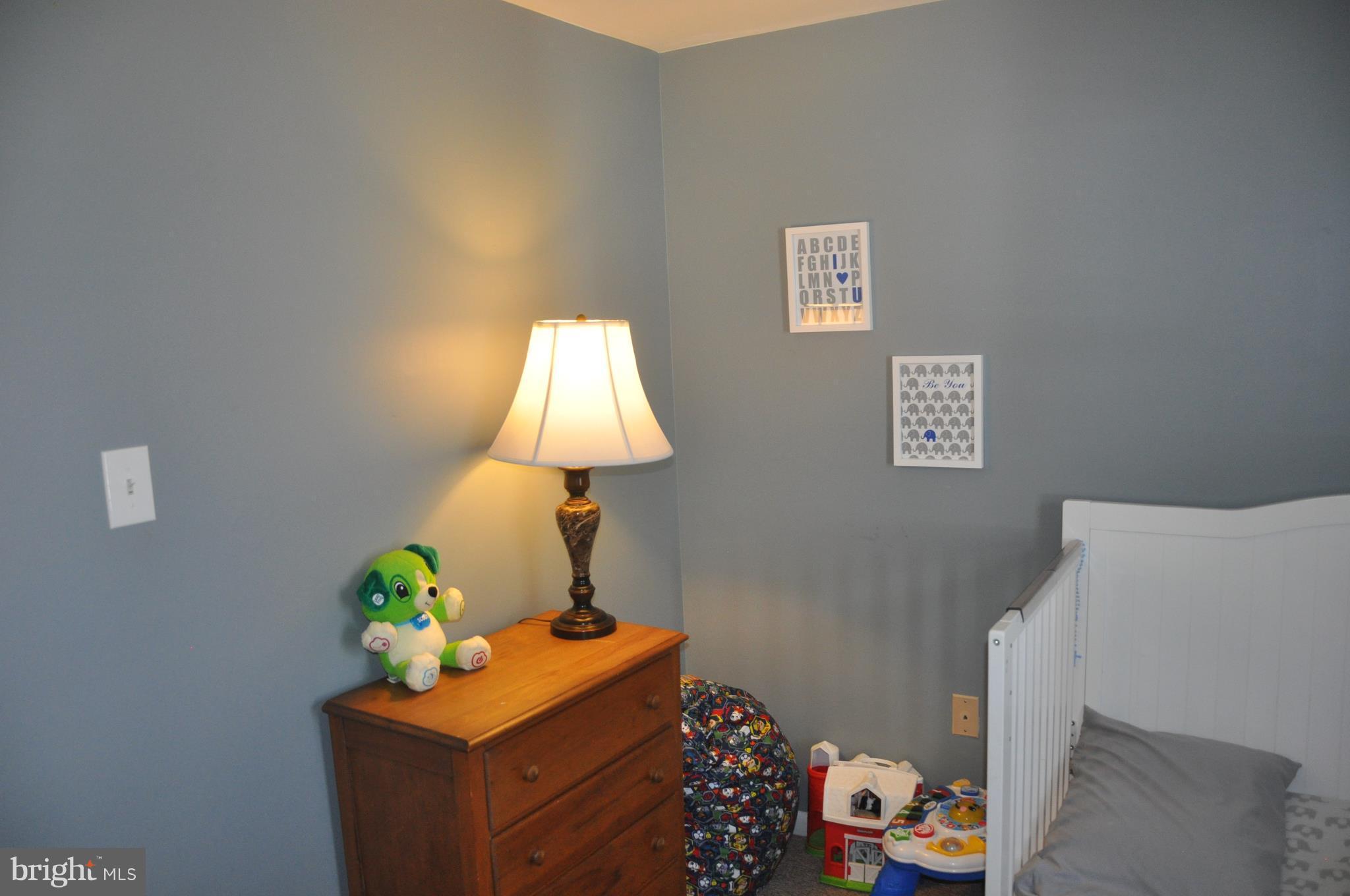 13847 Meadowbrook Road Woodbridge, VA 22193 - Photo 16 of 29 a room with toys and a table