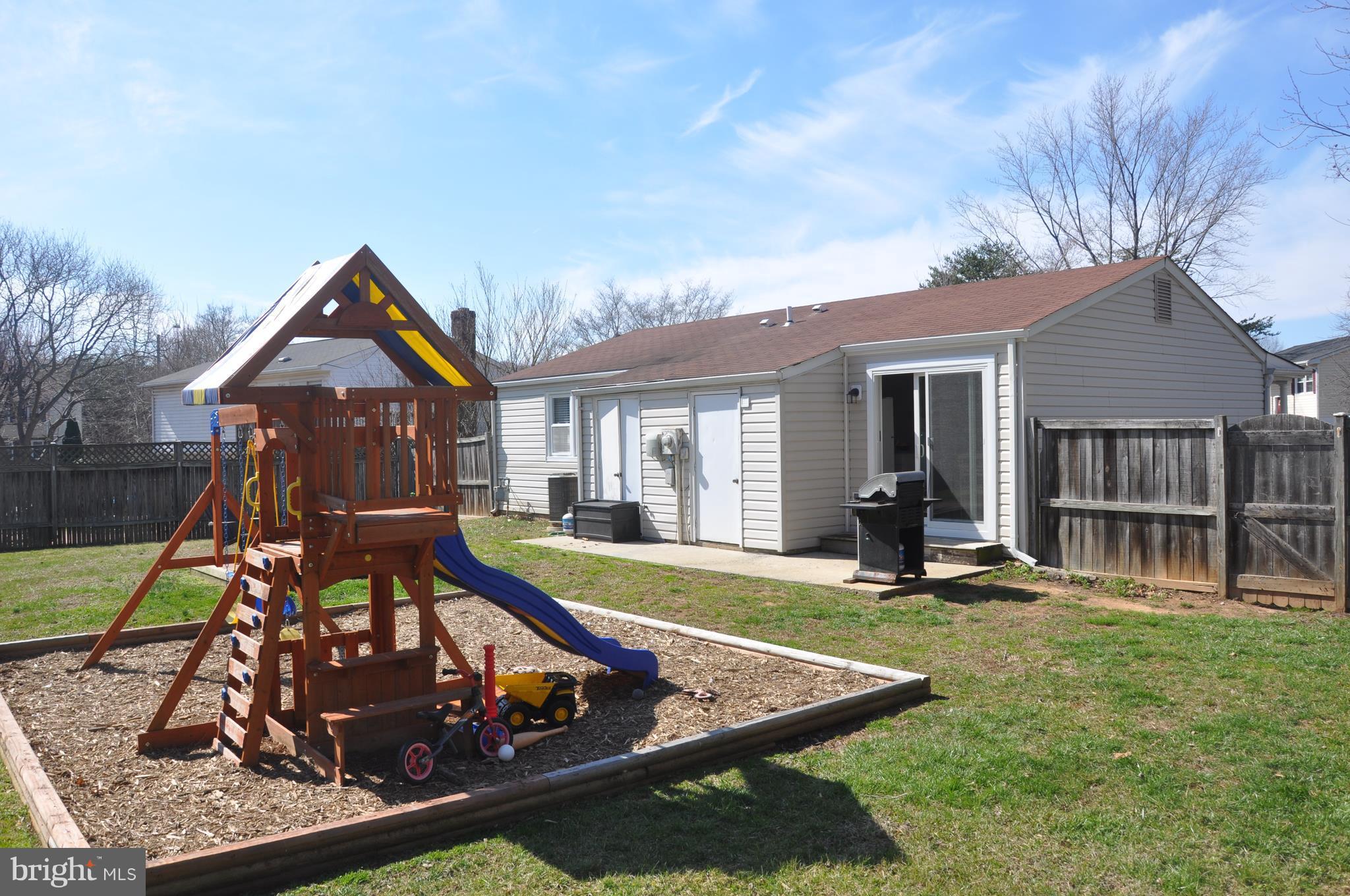 13847 Meadowbrook Road Woodbridge, VA 22193 - Photo 24 of 29 a view of a house with swimming pool and sitting area
