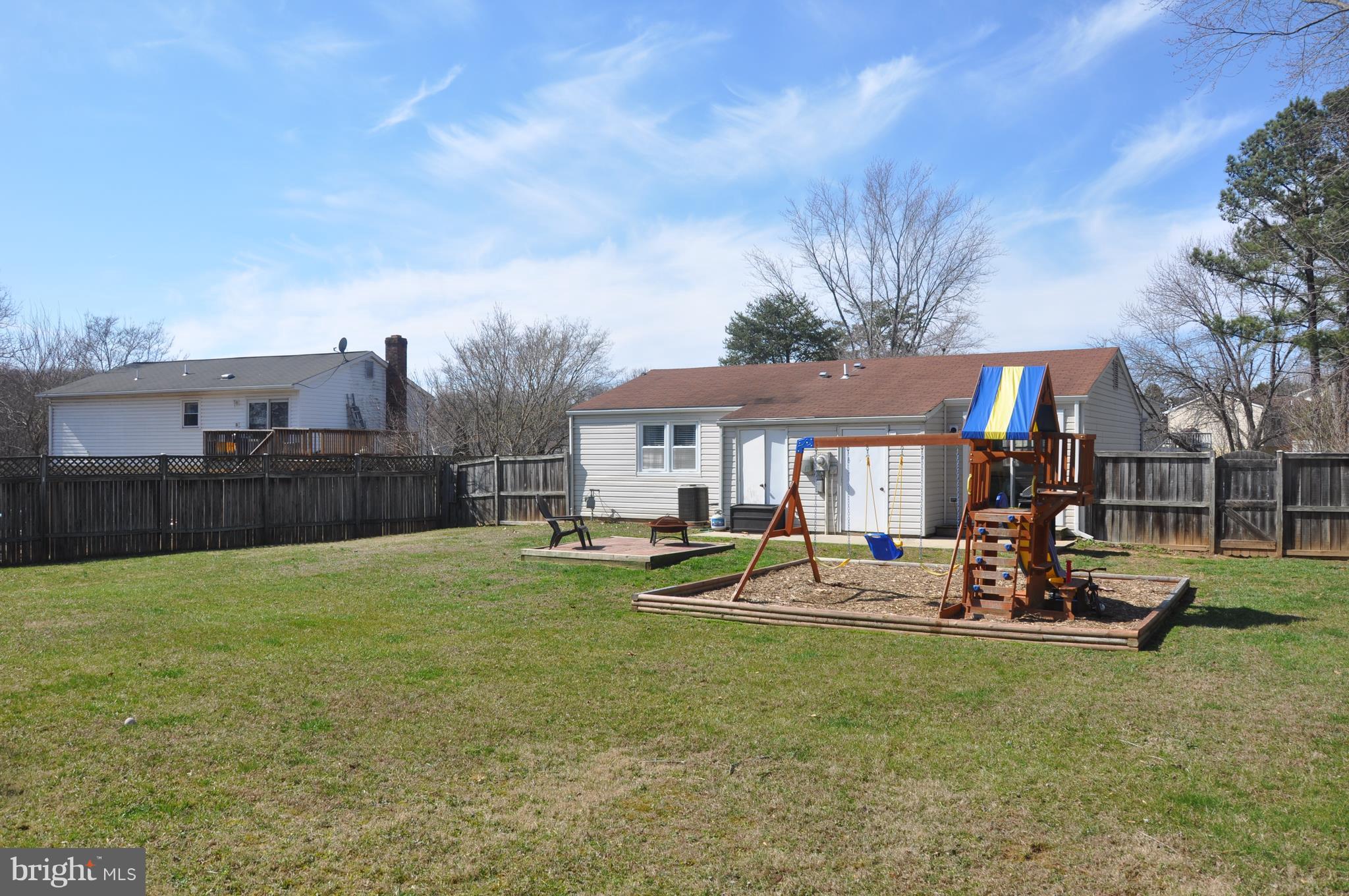 13847 Meadowbrook Road Woodbridge, VA 22193 - Photo 25 of 29 a view of a house with backyard and sitting area