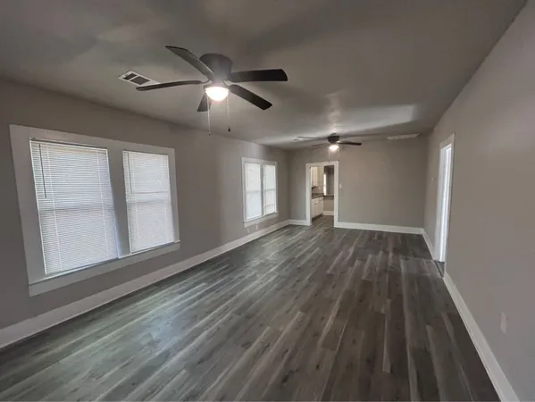 $1,325 | 1710 West 15th Street, Port Arthur, TX 77640