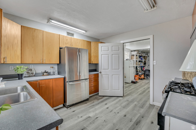 9979 Albury Road Sandy, UT 84092 - Photo 14 of 29