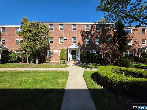 $299,888 | 245 Johnson Avenue, Unit K1, Hackensack, NJ 07601