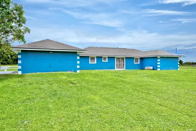 a front view of house with yard