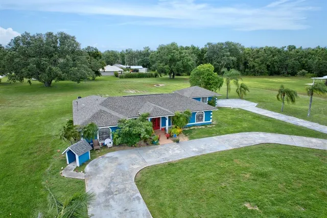 an aerial view of a house having yard