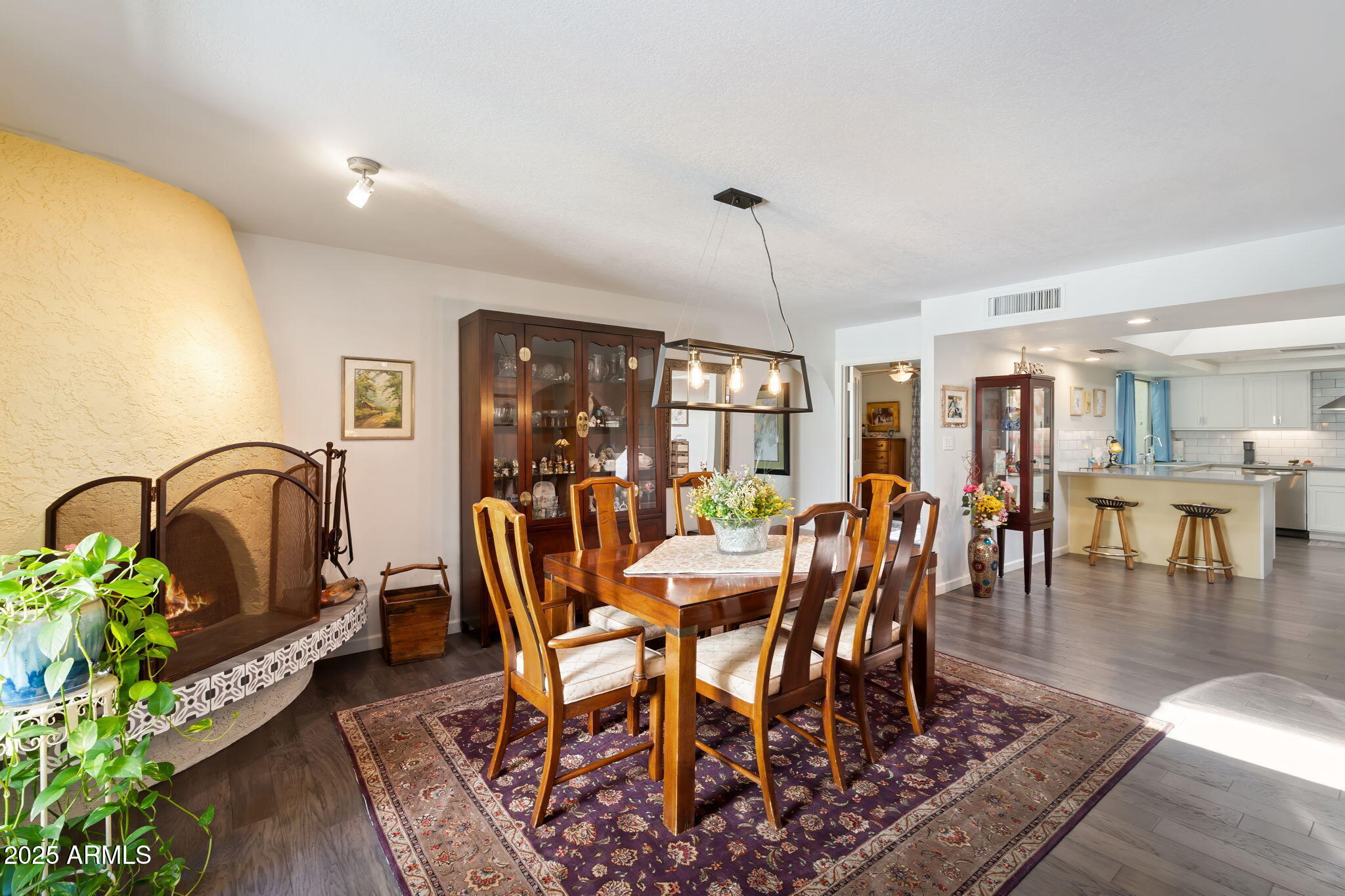 7217 North 6th Way Phoenix, AZ 85020 - Photo 21 of 43 a dining room with furniture a potted plant and wooden floor