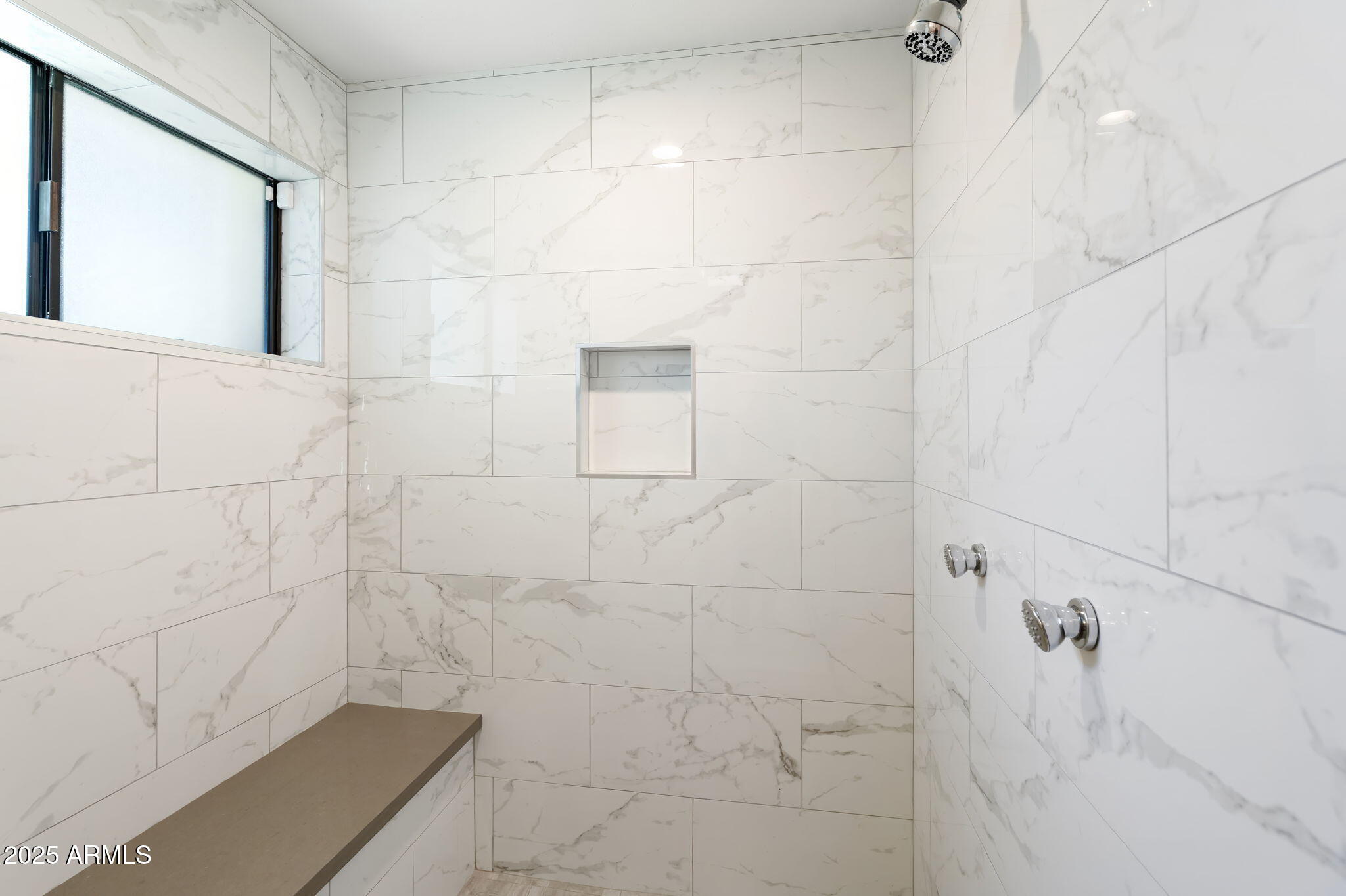 7217 North 6th Way Phoenix, AZ 85020 - Photo 33 of 43 a bathroom with a shower