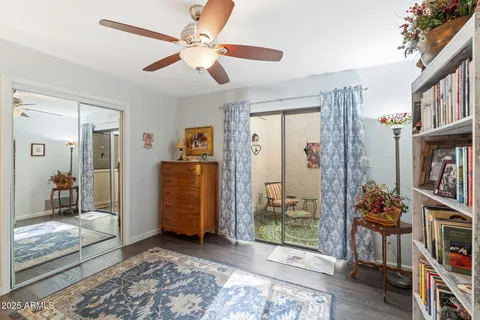 a view of an entryway with workspace