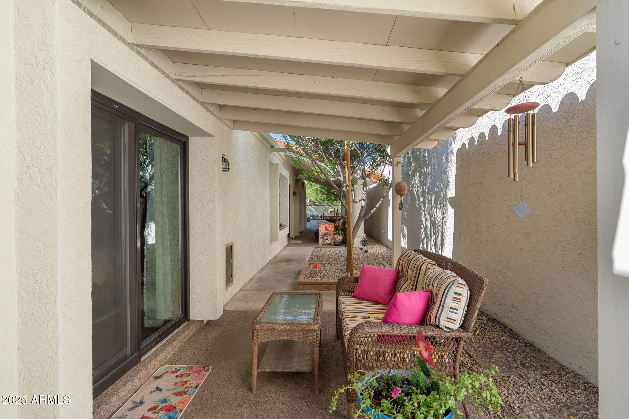 7217 North 6th Way Phoenix, AZ 85020 - Photo 9 of 43 a view of a hallway with seating area