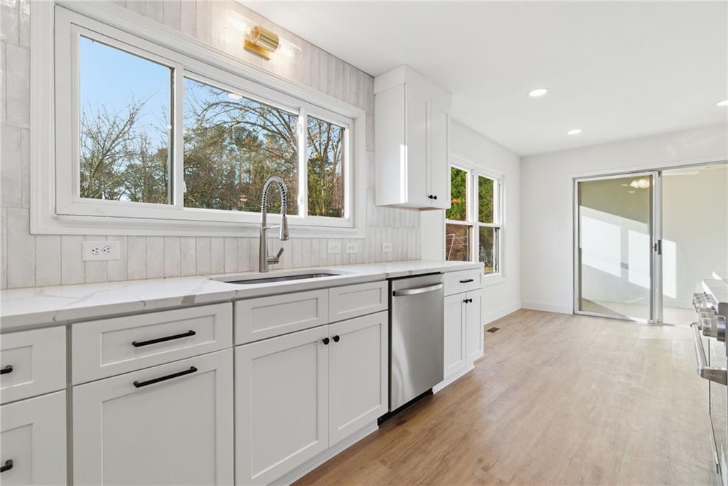 3447 Dry Creek Road Marietta, GA 30062 - Photo 12 of 50 a spacious bathroom with double vanity and a large mirror