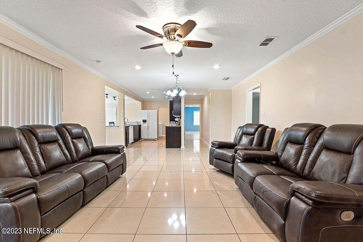 3007 Leon Road Jacksonville, FL 32246 - Photo 5 of 8 20230324211947026853000000-1