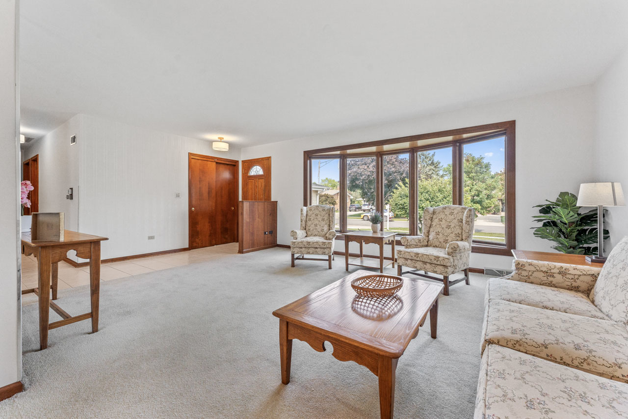302 North Marcella Road Mount Prospect, IL 60056 - Photo 4 of 21 a living room with furniture and a large window