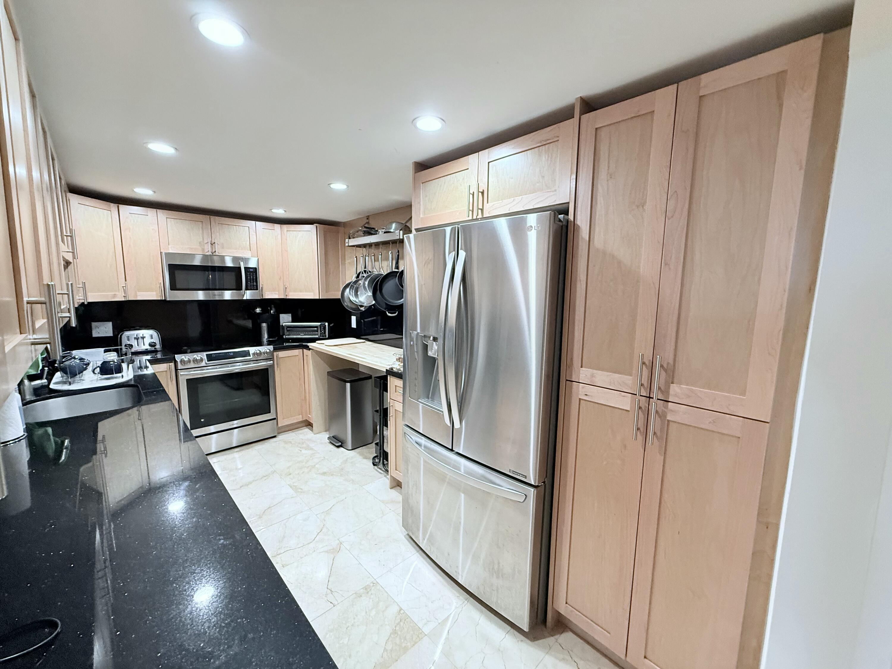 2851 South Ocean Boulevard, Unit 1A Boca Raton, FL 33432 - Photo 11 of 52 Kitchen