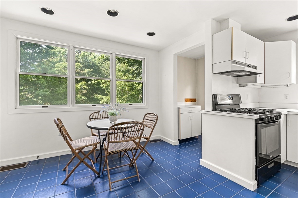 19 Glengarry Road Winchester, MA 01890 - Photo 22 of 42