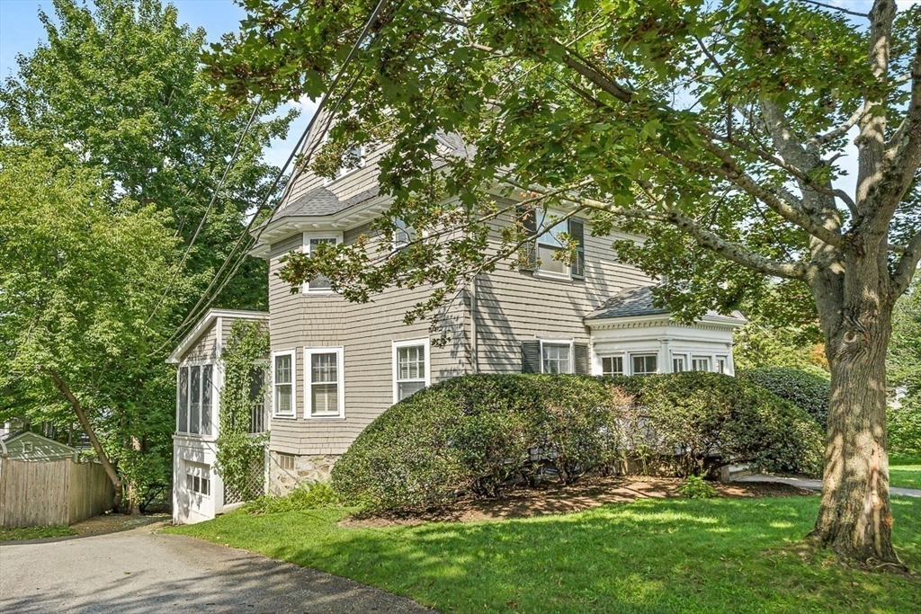 19 Glengarry Road Winchester, MA 01890 - Photo 6 of 42