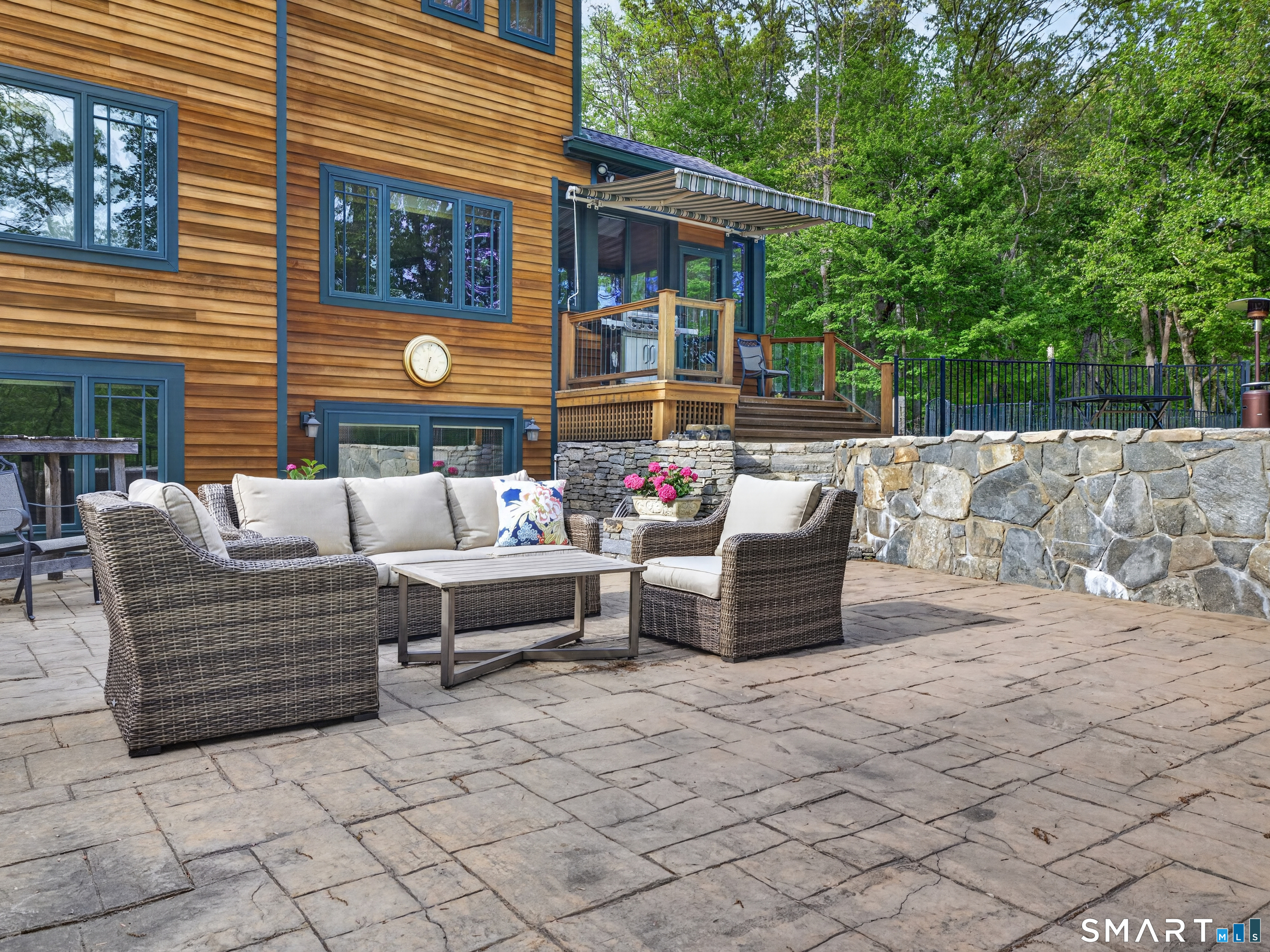 178 Great Neck Road Waterford, CT 06385 - Photo 4 of 40 Gallery Image 4