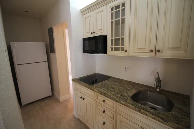 $1,500 | 909 Northeast 12th Avenue, Unit B, Pompano Beach, FL 33060