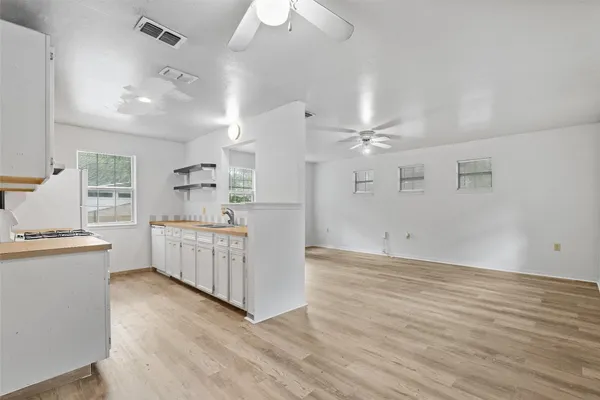 $1,425 | 1304 Delano Street, Unit B, Austin, TX 78721