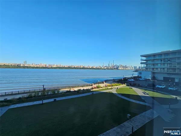 $5,795 | 9 Somerset Lane, Unit 305, Edgewater, NJ 07020