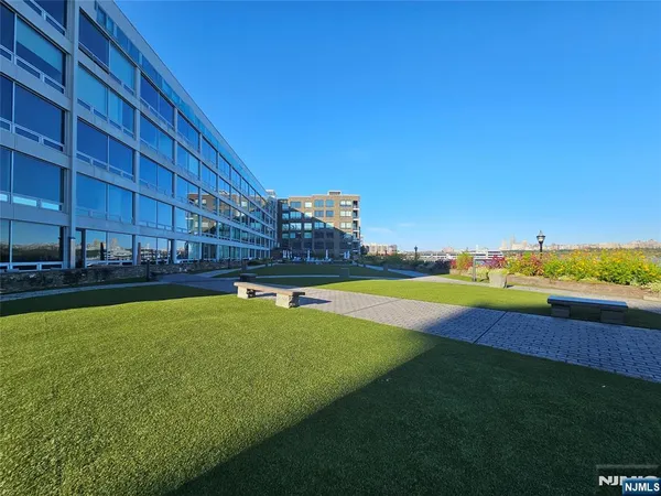 $5,795 | 9 Somerset Lane, Unit 305, Edgewater, NJ 07020