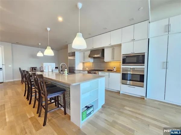 $5,795 | 9 Somerset Lane, Unit 305, Edgewater, NJ 07020